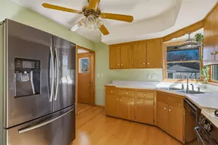 N86W18105 Summit Dr, Menomonee Falls, WI 53051 - Photo 12