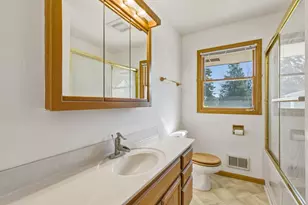 N86W18105 Summit Dr, Menomonee Falls, WI 53051 - Photo 18