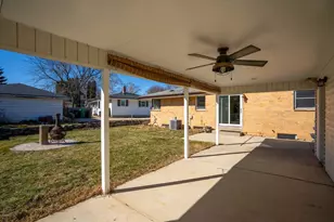 N86W18105 Summit Dr, Menomonee Falls, WI 53051 - Photo 26