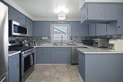 8409  27th Ave, Kenosha, WI 53143 - Photo 4