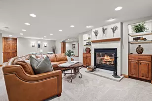 1810 E Bristlecone Dr, Hartland, WI 53029 - Photo 44