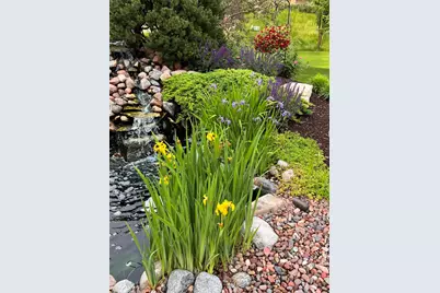 1810 E Bristlecone Dr, Hartland, WI 53029 - Photo 72