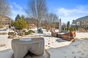 1810 E Bristlecone Dr, Hartland, WI 53029 - Photo 60