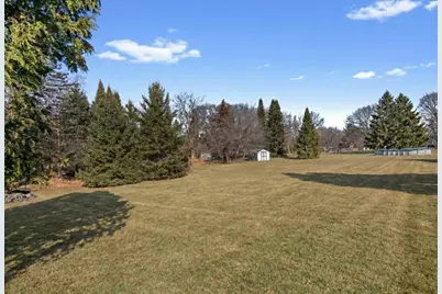 W342N6303  Kathy Dr, Lac La Belle, WI 53066 - Photo 24