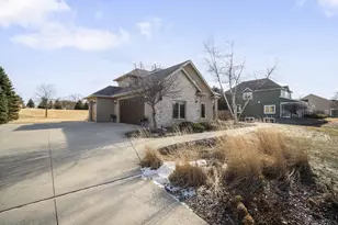 3219 Old Hickory Pl, West Bend, WI 53095 - Photo 2