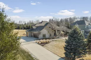 3219 Old Hickory Pl, West Bend, WI 53095 - Photo 4
