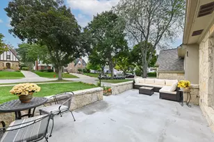 2441 N 97th St, Wauwatosa, WI 53226 - Photo 32