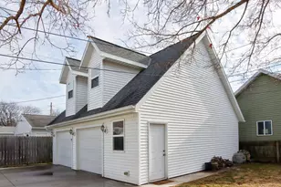 2125 Fairmont St, Manitowoc, WI 54220 - Photo 2