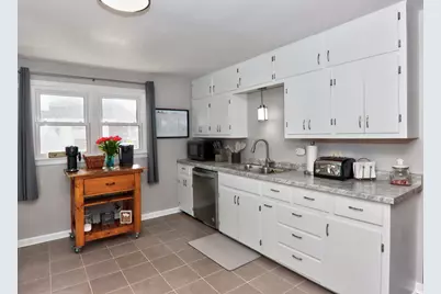 2125  Fairmont St, Manitowoc, WI 54220 - Photo 8