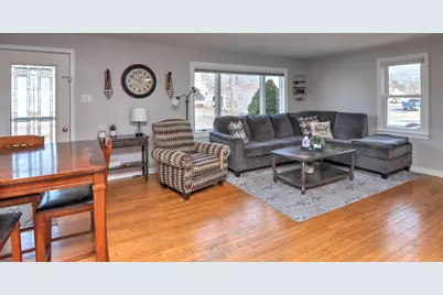 2125  Fairmont St, Manitowoc, WI 54220 - Photo 6