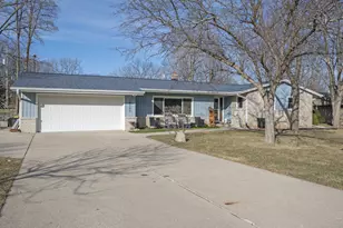 16500 Willow Ridge Ln, Brookfield, WI 53005 - Photo 2