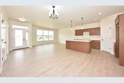 615  Hunter Oaks Blvd #B, Watertown, WI 53094 - Photo 6