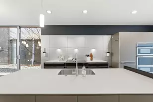 851 E Reservoir Ave, Milwaukee, WI 53212 - Photo 16