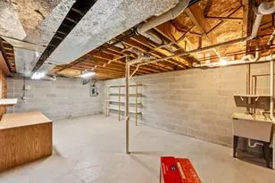 N81W13139 Country Terrace Ln, Menomonee Falls, WI 53051 - Photo 34