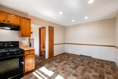 11027 W Derby Ave, Wauwatosa, WI 53225 - Photo 16