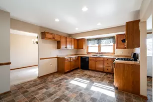 11027 W Derby Ave, Wauwatosa, WI 53225 - Photo 14