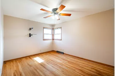 11027 W Derby Ave, Wauwatosa, WI 53225 - Photo 22