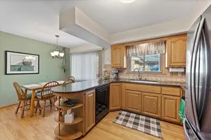 7128 W Kinnickinnic River Pkwy, West Allis, WI 53219 - Photo 8