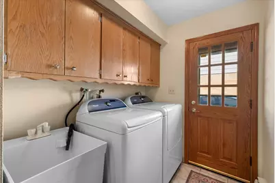 7128 W Kinnickinnic River Park, West Allis, WI 53219 - Photo 24