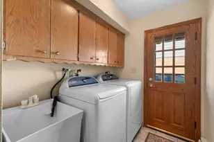 7128 W Kinnickinnic River Pkwy, West Allis, WI 53219 - Photo 24