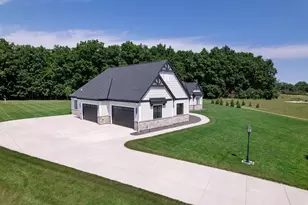 3750 W Pine View Ct, Mequon, WI 53097 - Photo 62