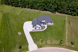 3750 W Pine View Ct, Mequon, WI 53097 - Photo 70