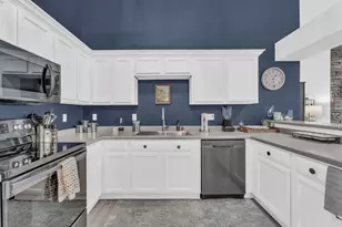 9342 W Loomis Rd, Franklin, WI 53132 - Photo 10