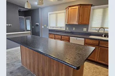 7710 N Edgeworth Dr, Milwaukee, WI 53223 - Photo 10