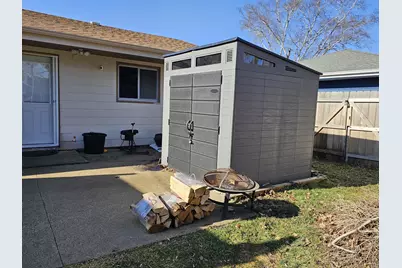 7710 N Edgeworth Dr, Milwaukee, WI 53223 - Photo 8