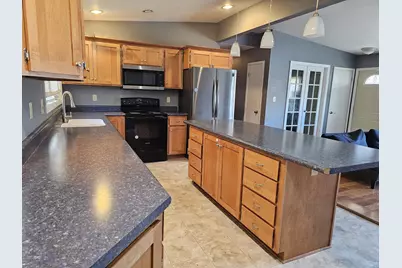 7710 N Edgeworth Dr, Milwaukee, WI 53223 - Photo 12