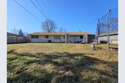 7710 N Edgeworth Dr, Milwaukee, WI 53223 - Photo 6