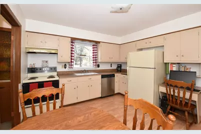 2324 S Brookland Rd, New Berlin, WI 53151 - Photo 12