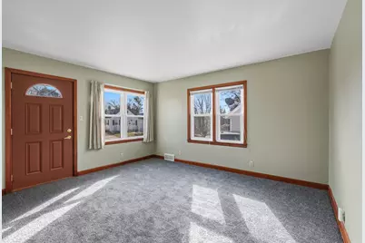 1617 S 95th St, West Allis, WI 53214 - Photo 4