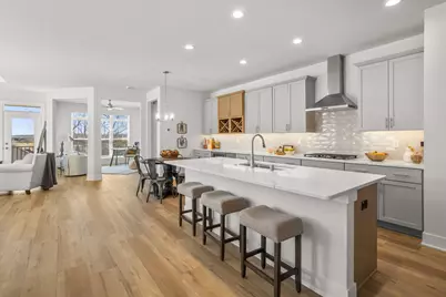 N28W25285  Parkway Ridge Cir #C, Pewaukee, WI 53072 - Photo 2