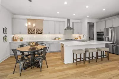 N28W25285  Parkway Ridge Cir #C, Pewaukee, WI 53072 - Photo 4