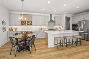 N28W25285 Parkway Ridge Circle, Pewaukee, WI 53072 - Photo 4