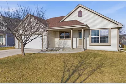 114  Rushmore Ln, Hartford, WI 53027 - Photo 1