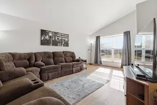 114 Rushmore Ln, Hartford, WI 53027 - Photo 2