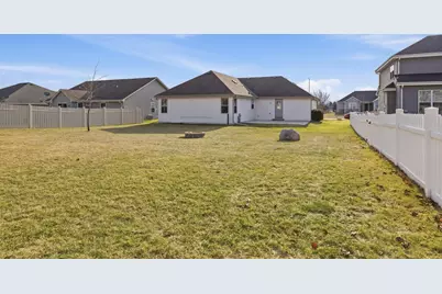 114  Rushmore Ln, Hartford, WI 53027 - Photo 26