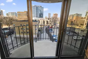 929 N Astor St, Milwaukee, WI 53202 - Photo 16