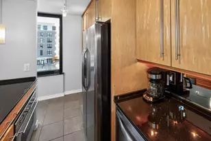 929 N Astor St, Milwaukee, WI 53202 - Photo 10