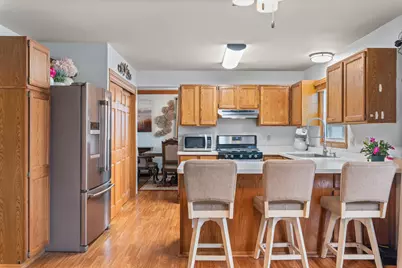 7101 S Countryside Dr, Franklin, WI 53132 - Photo 8