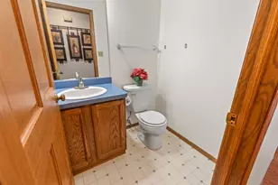 7101 S Countryside Dr, Franklin, WI 53132 - Photo 16