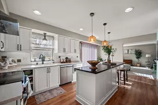 7277 S Dover Hill Ct, Franklin, WI 53132 - Photo 2