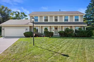 7277 S Dover Hill Ct, Franklin, WI 53132 - Photo 1