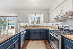 12272 W Morgan Oak Dr, Greenfield, WI 53228 - Photo 12