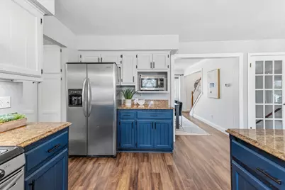 12272 W Morgan Oak Dr, Greenfield, WI 53228 - Photo 14