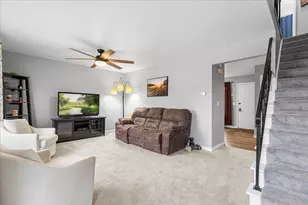 W163N11527 Windsor Ct, Germantown, WI 53022 - Photo 6