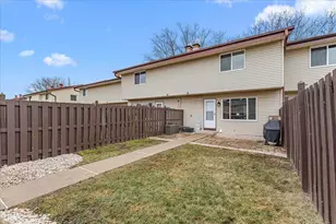 W163N11527 Windsor Ct, Germantown, WI 53022 - Photo 16