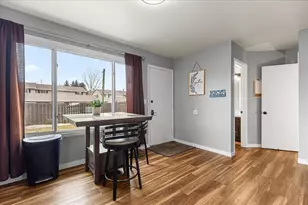 W163N11527 Windsor Ct, Germantown, WI 53022 - Photo 8